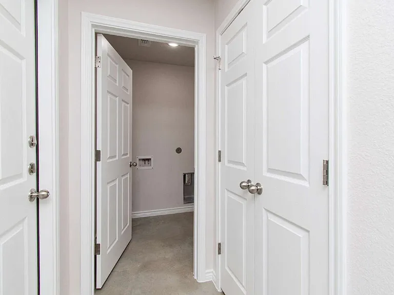 802 White Meadow Ln #B — Photo 6
