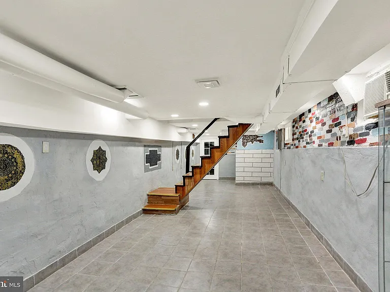 234 W Douglass St — Photo 30