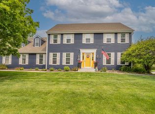 N49W16206 Graysland Dr, Menomonee Falls, WI 53051