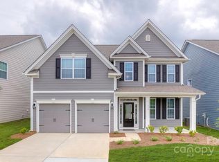 564 Fox Cove Rd, Hendersonville, NC 28792