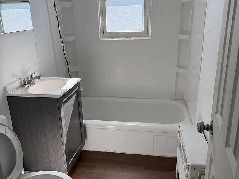 404 E 16th St #9 — Photo 6