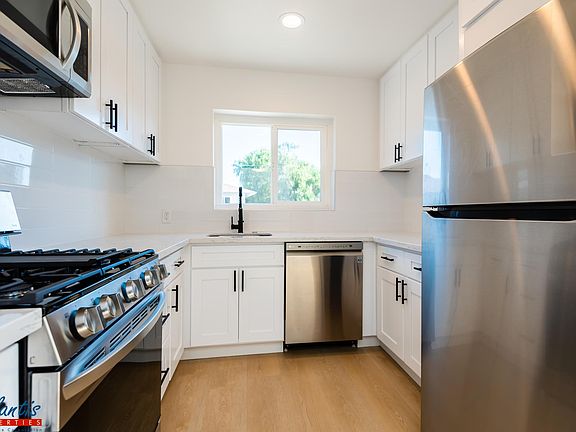 4th image of 1240 Brookfield Ave #6