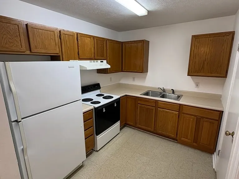 181-187 Anglea Cir — Photo 3