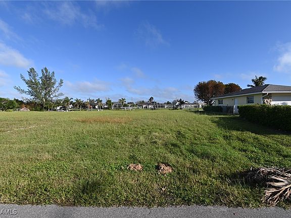2nd image of 511 SE 32nd St