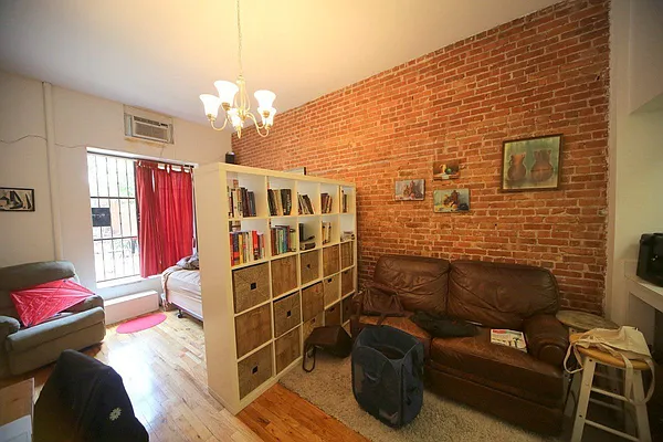 Rented by Metropolitan Realty | media 21