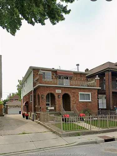 745 Cataraqui St Photo 1