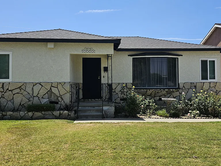 10926 Michael Hunt Dr — Photo 1