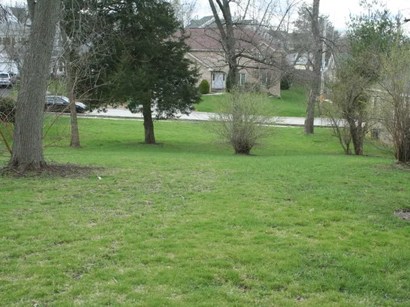 420 Lake Shore Blvd, Wauconda, IL 60084