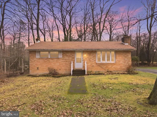 112 Pin Oak Ln, Tobyhanna, PA 18466