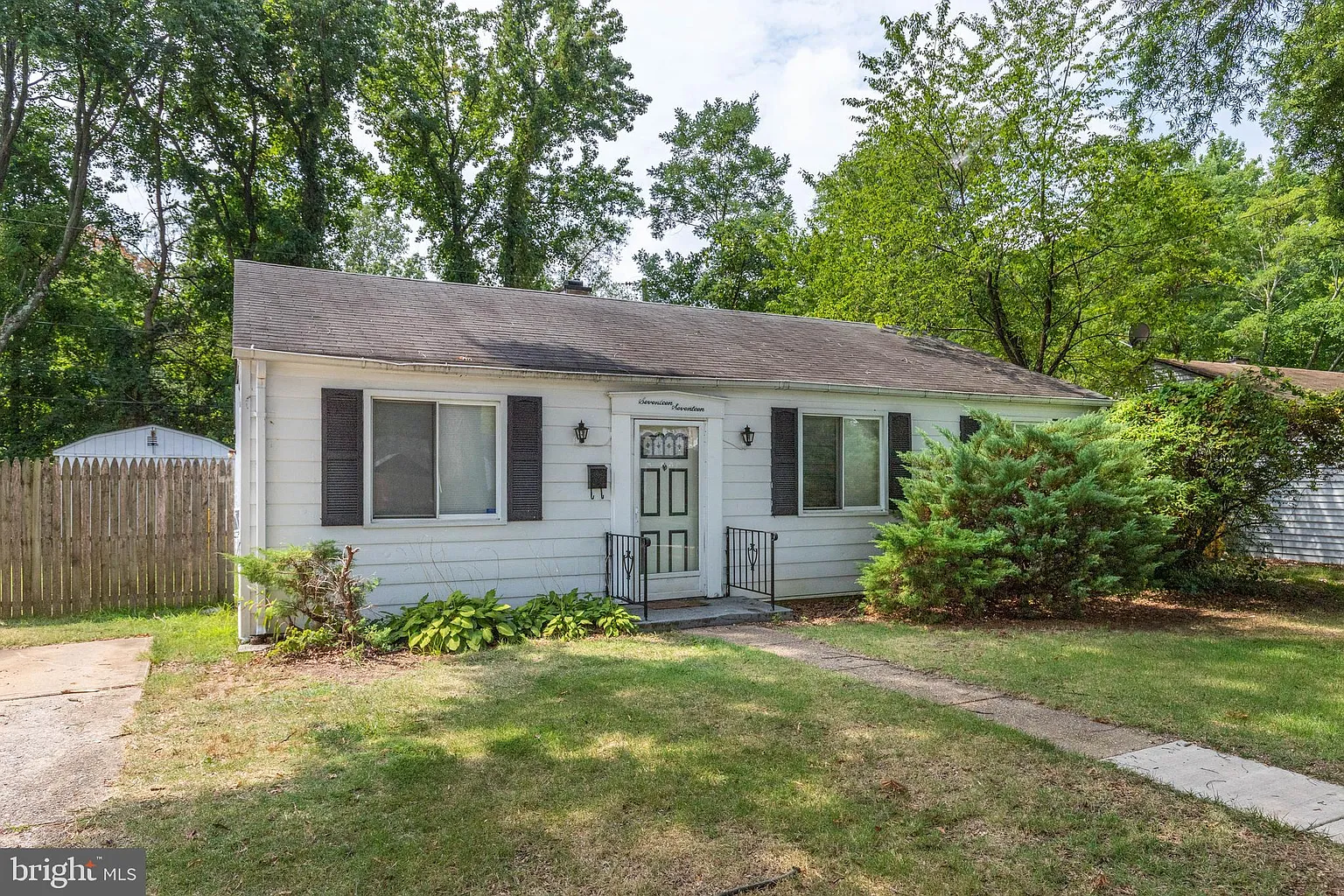 1717 Saunders Way photo 1
