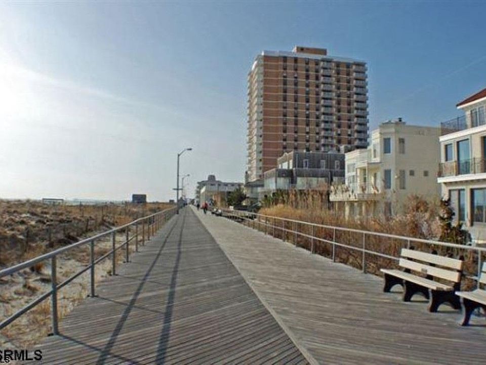 2nd image of 4800 Boardwalk APT 2011
