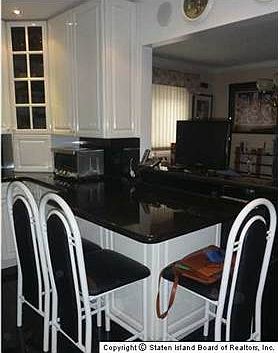 4th image of 133 Zoe St