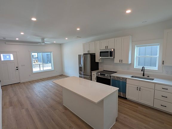 5th image of 353 Cranmer Ave
