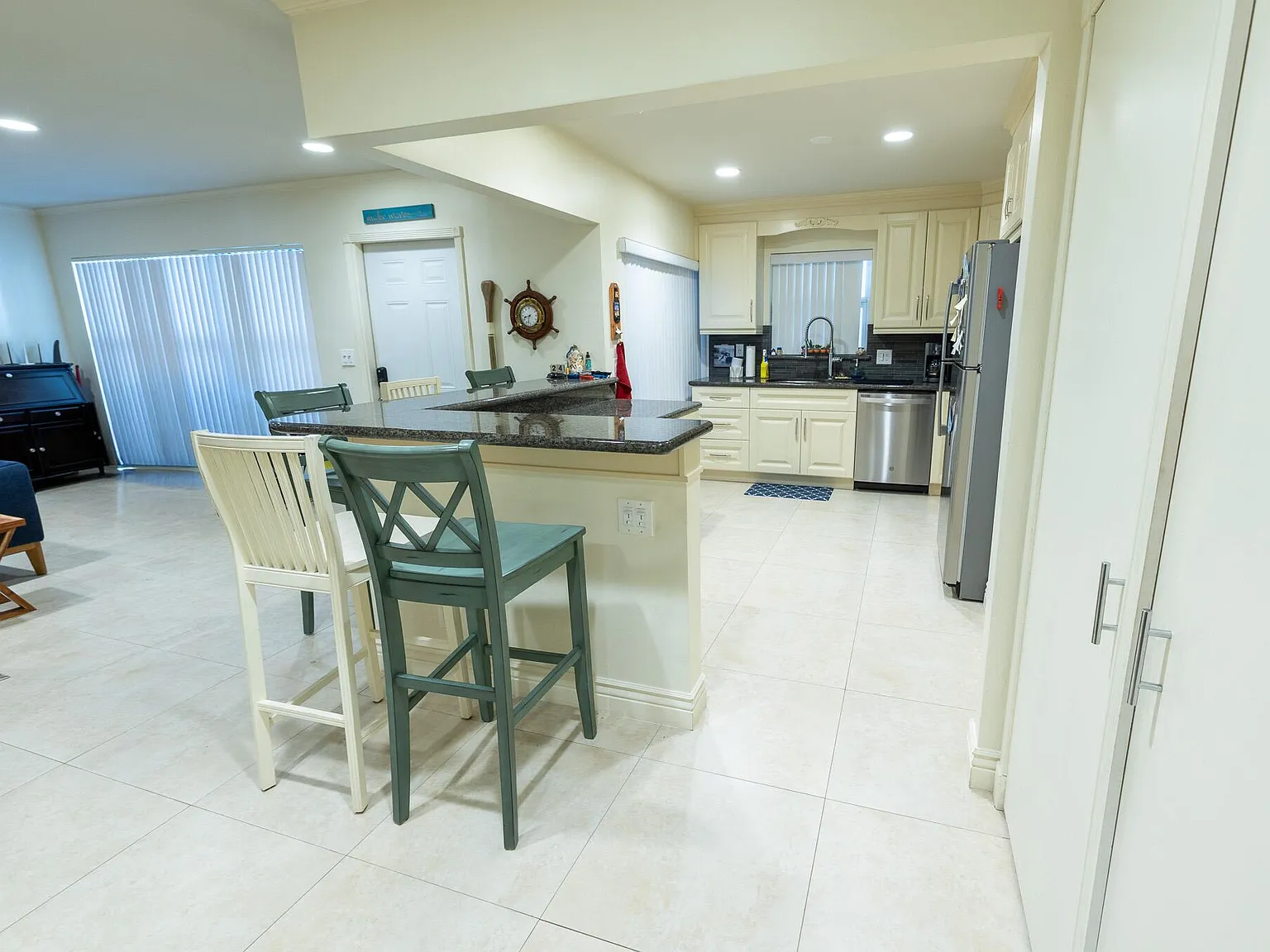 2 bed, 2.0 bath, 1226 sqft, $3,200 — Photo 4