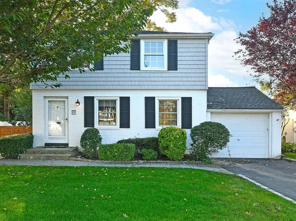 89 Crest Road W, North Merrick, NY 11566