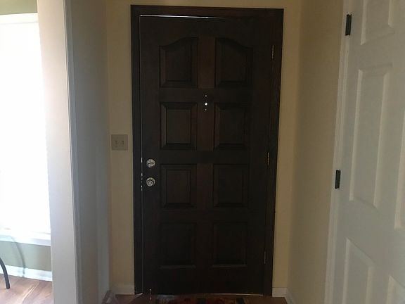 4th image of 304 E Black St