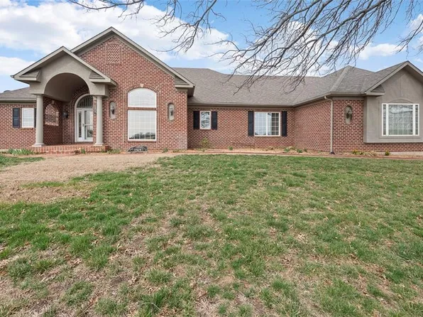614 Poplar St, Wellsville, KS 66092