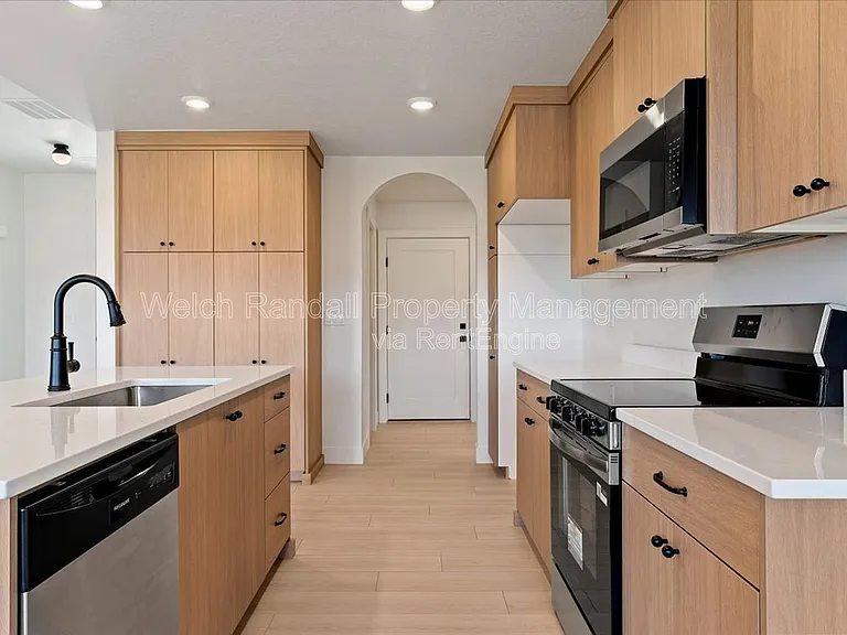 837 E 300 N — Photo 12