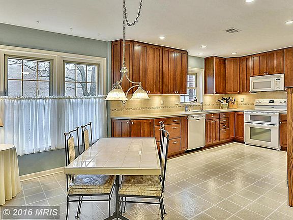3rd image of 10403 Emerald Rock Dr