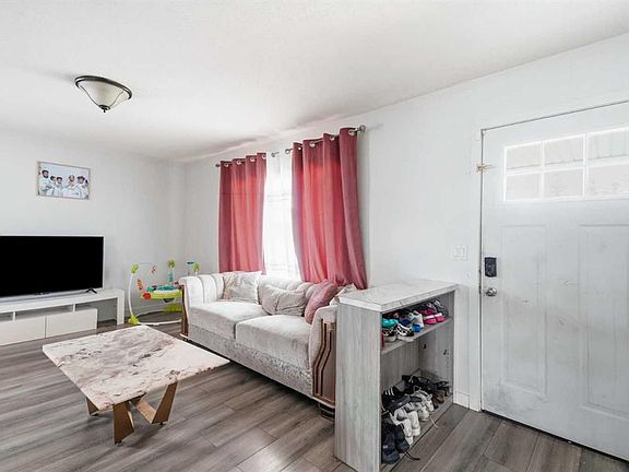 4th image of 40 E Penworth Pl SE