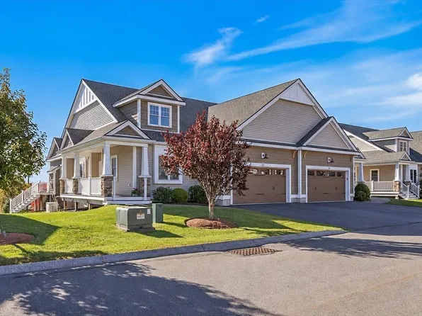 61 Fox Hill Ln #61, Dracut, MA 01826