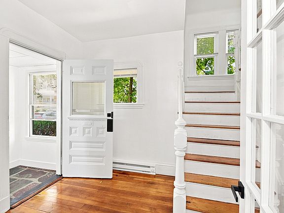 4th image of 615 Salem St #1