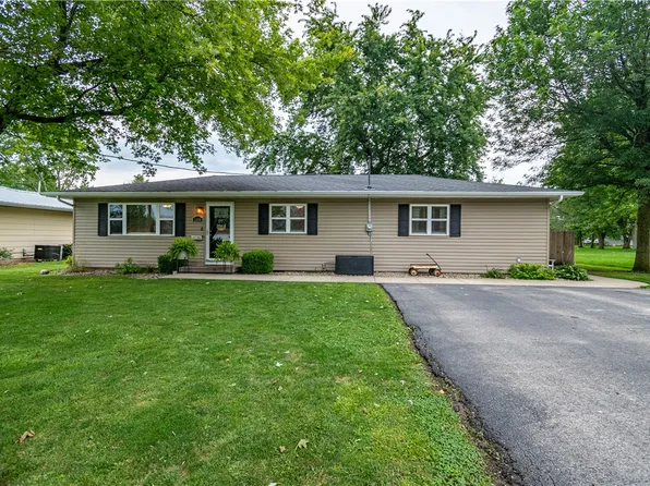 1209 W Edwards St, Sullivan, IL 61951