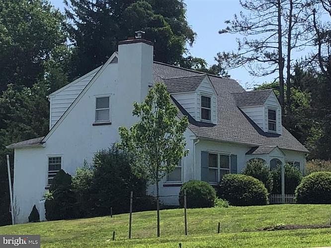 2nd image of 2088 Dutton Mill Rd
