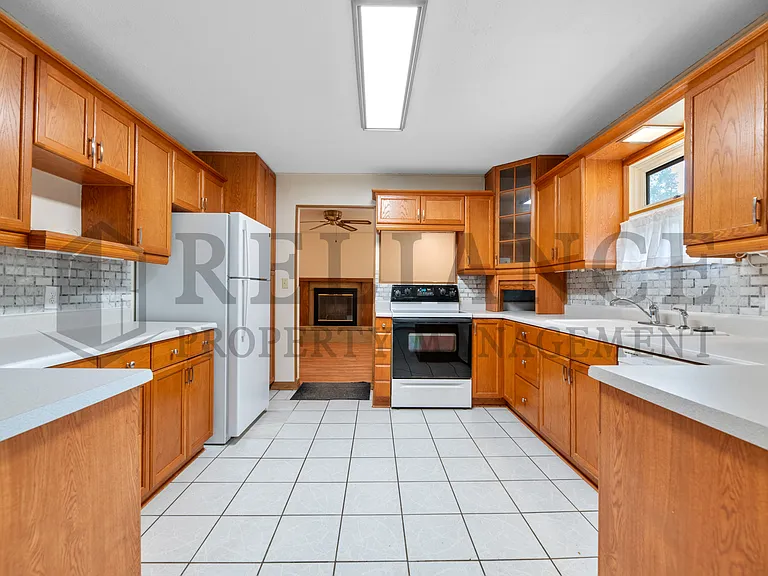 614 N Brownthrush Ln — Photo 19