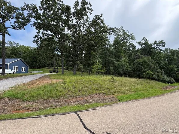 7074 Lake Point Dr, Perryville, MO 63775