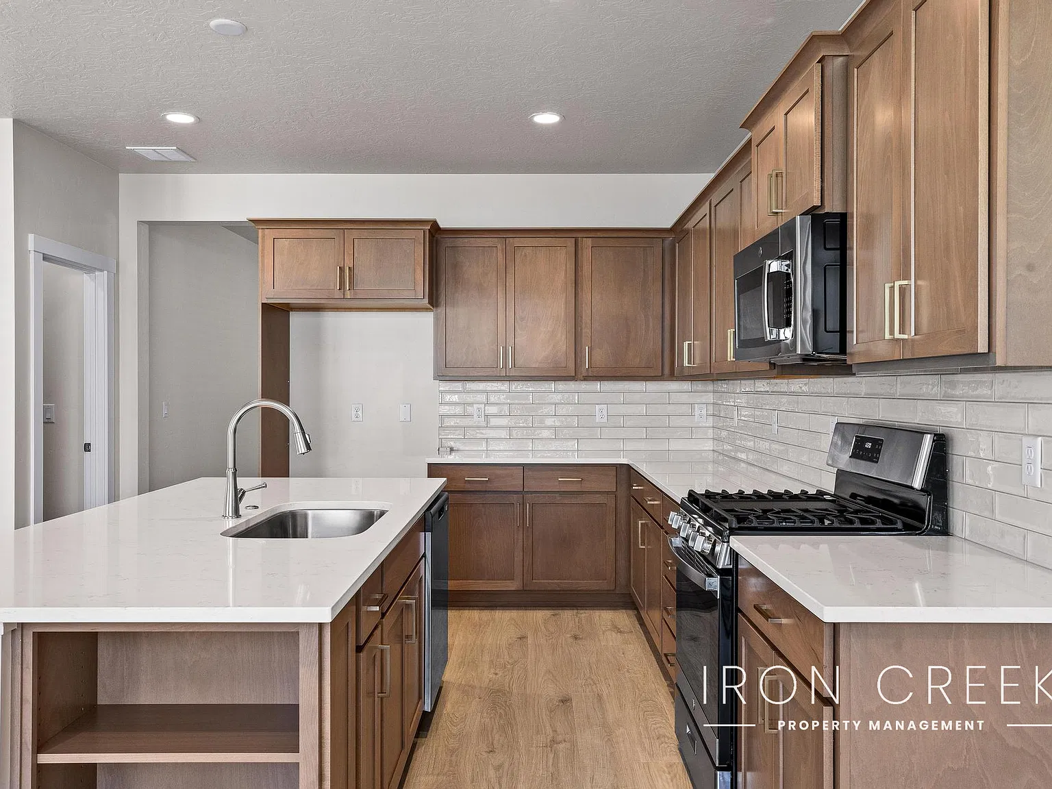 3 bed, 2.5 bath, 2060 sqft, $2,595 — Photo 3