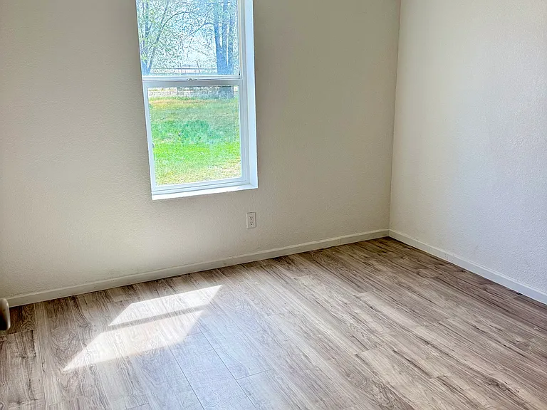 204 W 200 N — Photo 8