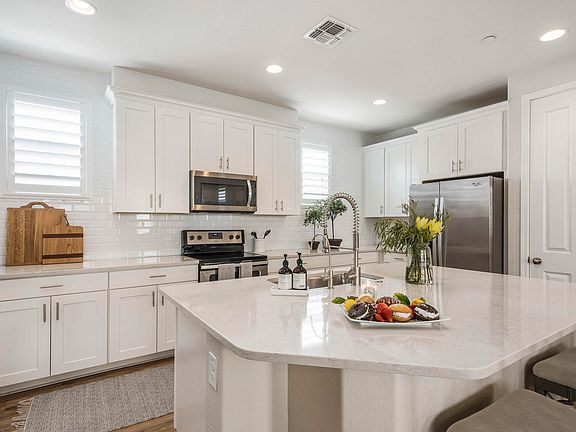 3rd image of 4704 E Tierra Buena Ln