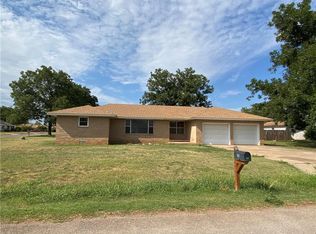111 W Sadler Ave, Sayre, OK 73662