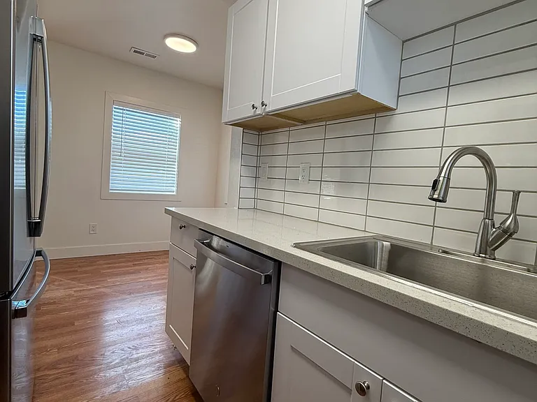 4441 NE Crystal Ln — Photo 12