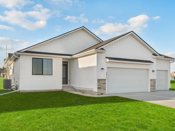 2824 NW Reinhart Dr, Ankeny, IA 50023