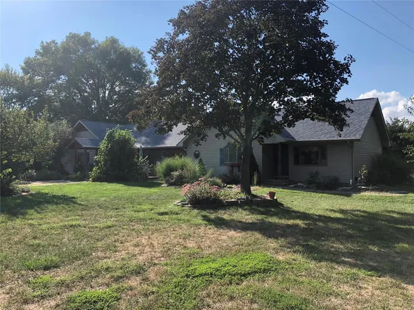 9361 Schaefer Rd, Staunton, IL 62088