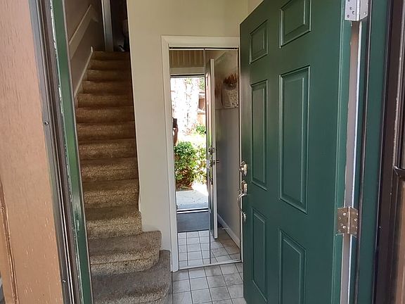 4th image of 16 Pinehurst Pl