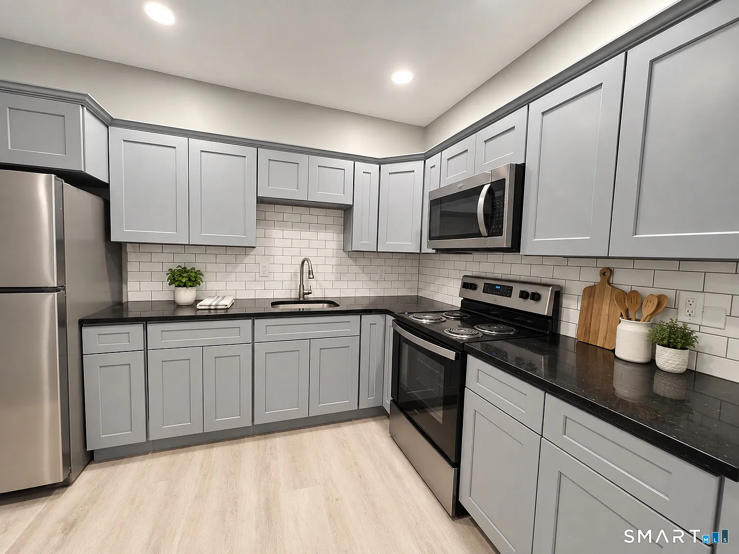 4 bed, 1200 sqft, $1,850 — Photo 1