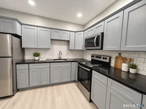 1597 Park St #4A, Hartford, CT 06106