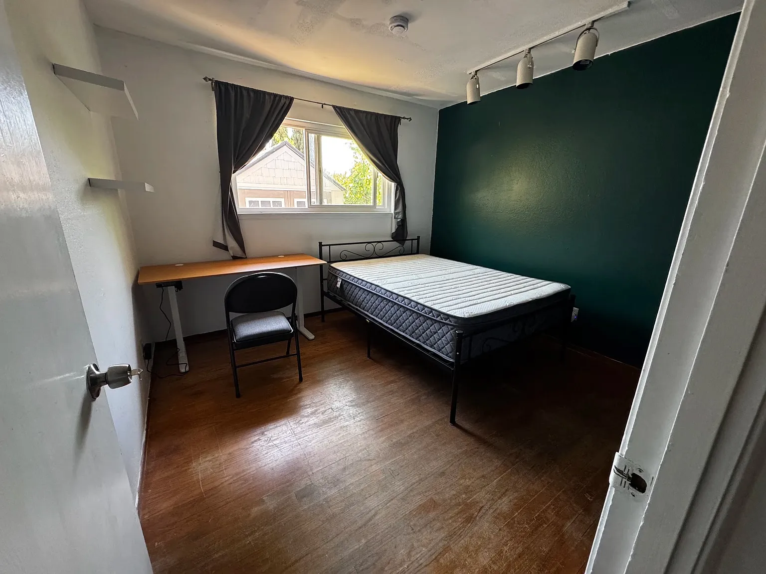 3 bed, 1321 sqft, $900 — Photo 2