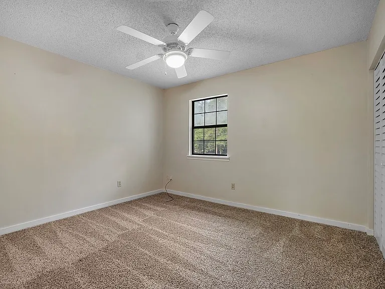 Wren Hollow Dr — Photo 19