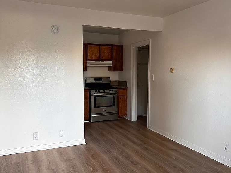 1340 E 51st St #1 — Photo 2