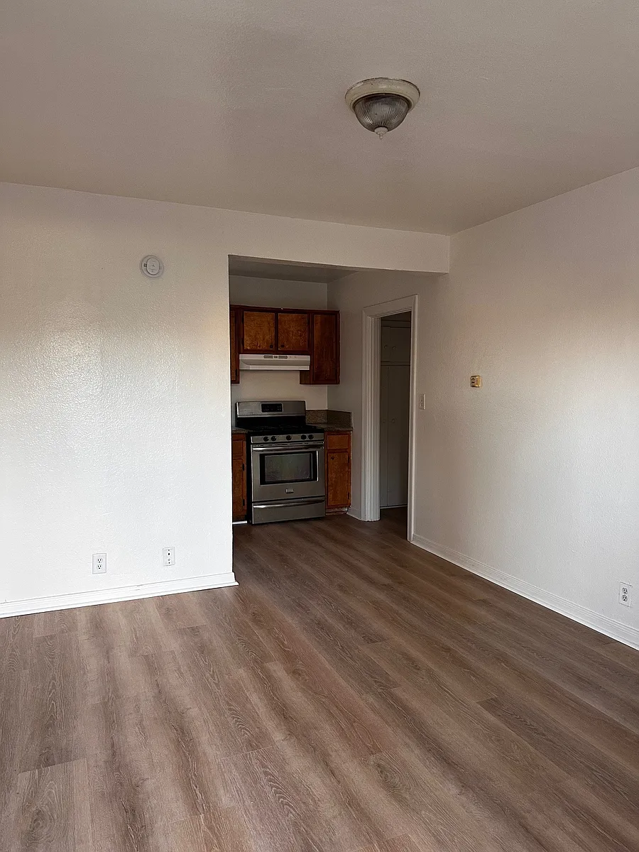 Building Photo - 1340 E 51st St #1