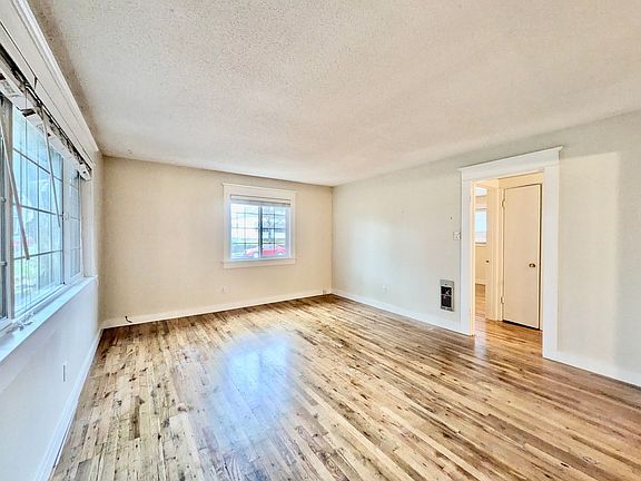 3rd image of 1808 SE Sherrett St