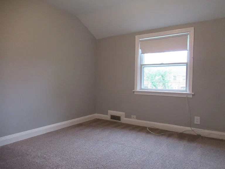 1419 Winston Ave — Photo 11