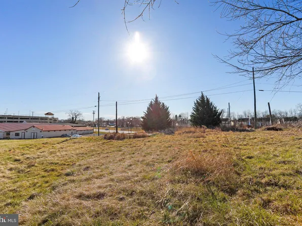 131 Racetrack St, Ranson, WV 25438