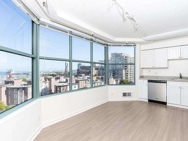 South Beach Marina Apartments — Photo 65
