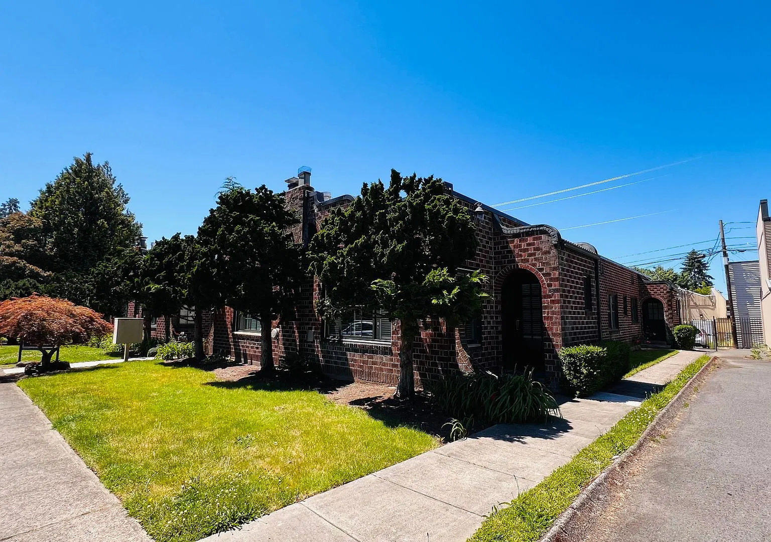 Uptown Villa Apartments — Photo 2