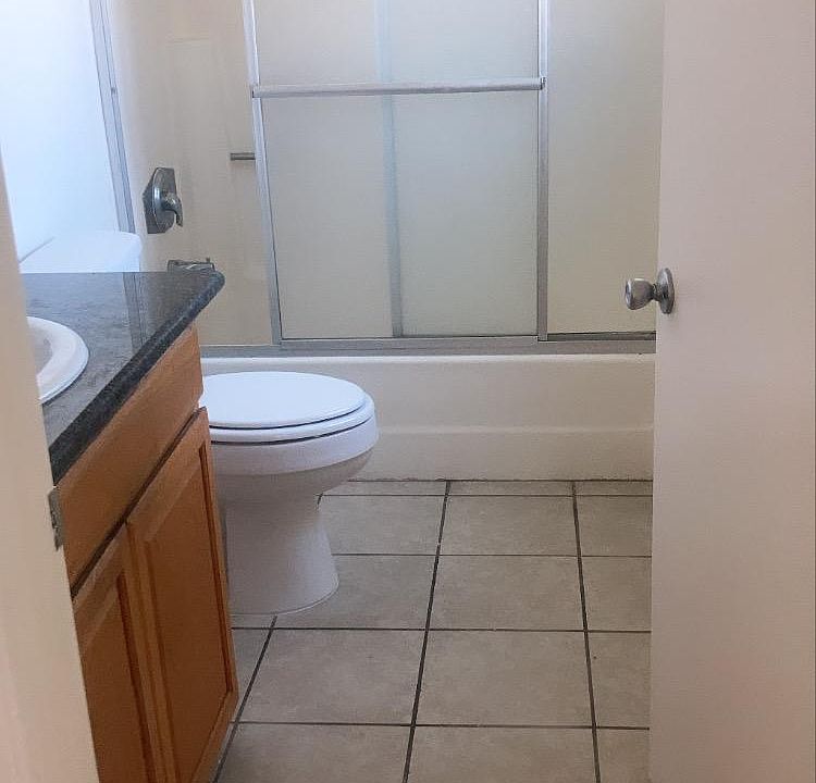 1st image of 1525 E Lynwood Dr #22